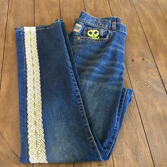 Hand altered upcycled hippie boho lace jeans - Picture 11 of 12